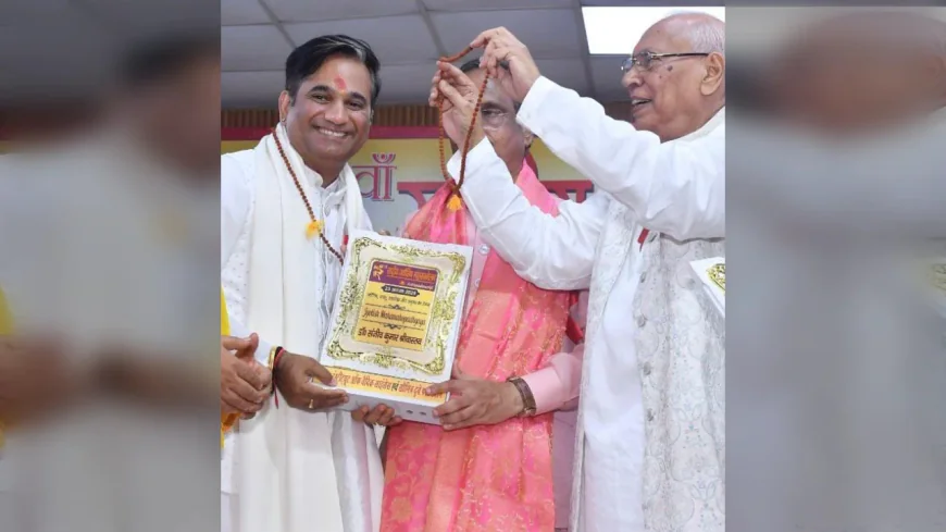 Pt. Dr. Sanjeev Kumar Srivastava Honored with Prestigious 'Jyotish Mahamahopadhyaya' Award