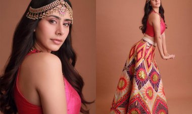 Ouch! Warina Hussain Amps Up Her Fashion Game In This Navratri Look