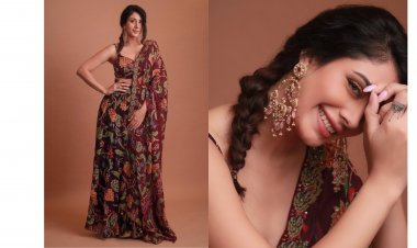 Warina Hussain’s Printed Lehenga With A Plunging Neckline Worth Rs 50,000 Is Perfect For This Diwali Party