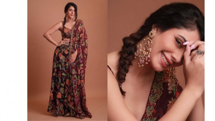 Warina Hussain’s Printed Lehenga With A Plunging Neckline Worth Rs 50,000 Is Perfect For This Diwali Party