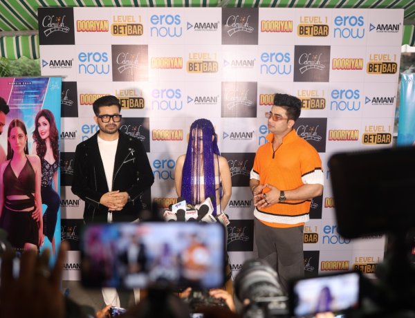 Producer Mohsin Khan and Director Anvarul Hasan Annu join Uorfi Javed at 'Dooriyan' music launch
