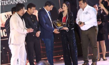 Bollywood Town magazine rocks once again, wins “Popular Magazine of the Industry” award