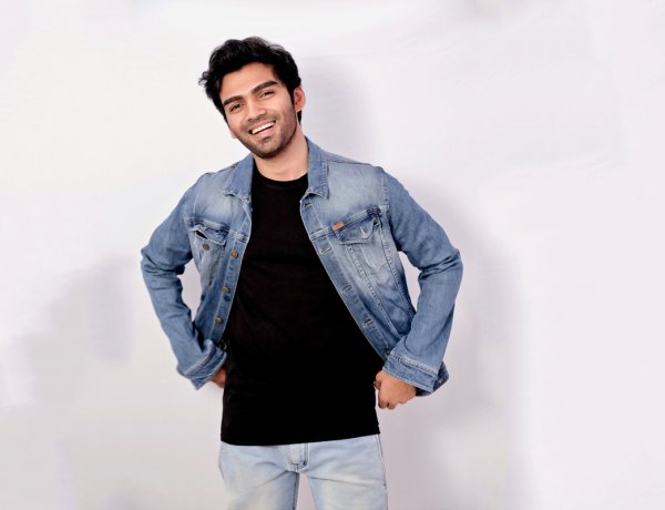 Experience the Magic of Niraj Chauhan in ‘Yaatrigan Dhyan De’: A Film that Will Leave You Spellbound