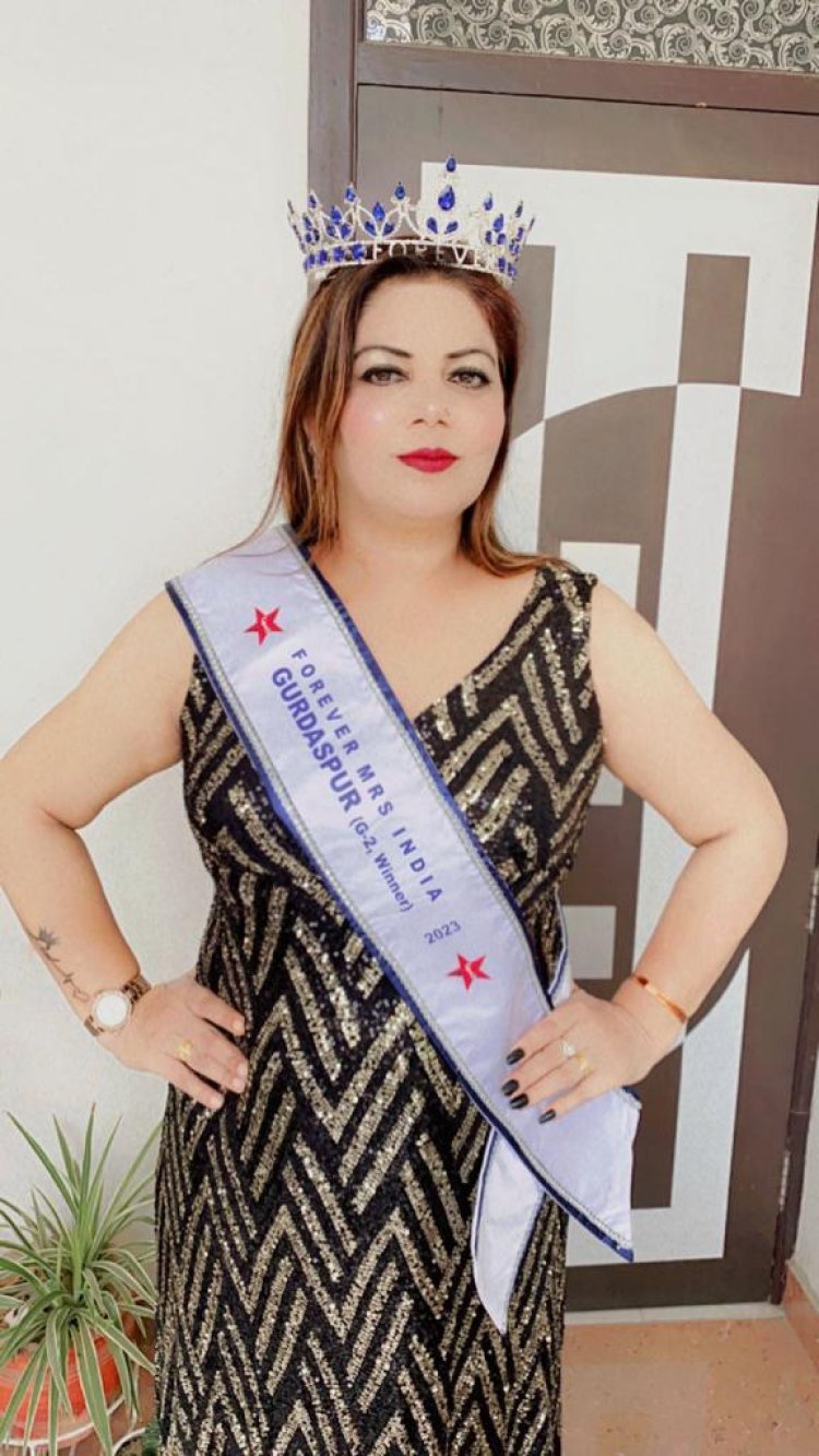 Daljeet Kaur as Newly Crowned Mrs Gurdaspur 2023 organised by Forever Star India