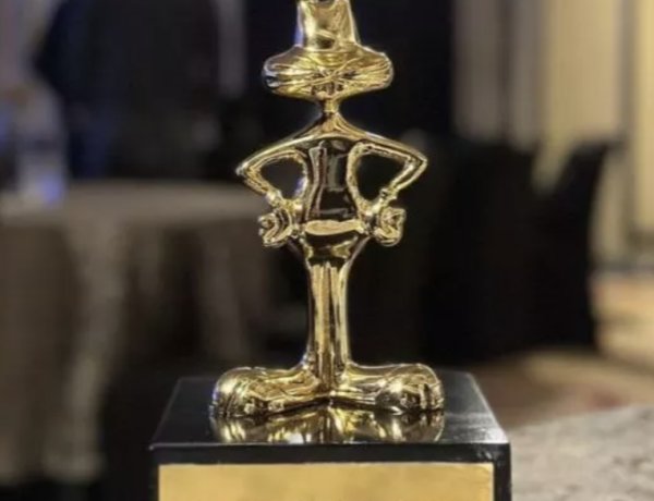Balenzia received the Best Lifestyle Product Fashion Accessories Award, the company honored at the WBD Licensing Summit