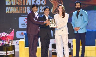 Actors Tamannaah Bhatia and Sonalee Kulkarni felicitate awardees at Bharat Business Awards 2023
