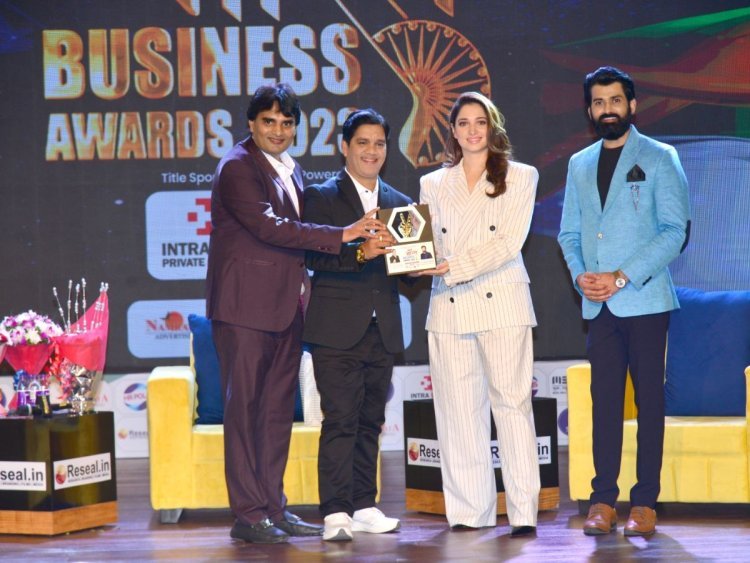 Actors Tamannaah Bhatia and Sonalee Kulkarni felicitate awardees at Bharat Business Awards 2023