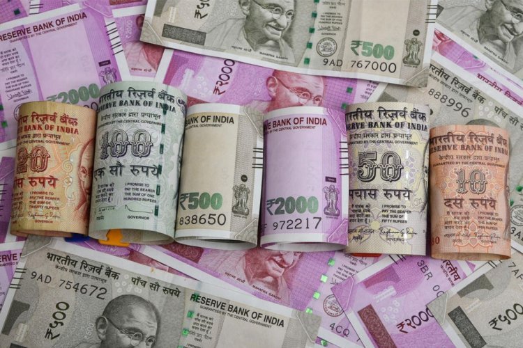 Rupee fell in the initial session of the first trading day, Indian currency became so weak against the dollar today