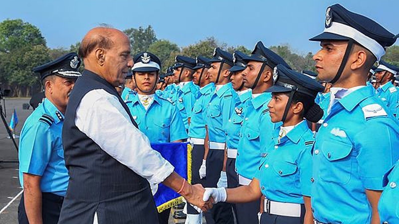 Rajnath Singh arrived at the joint graduation parade, said - there should be a balance between traditions and innovation in the armed forces