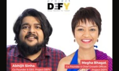 Megha Bhagat and Abhijit Sinha receive the Rex Karmaveer Chakra Award for their audacious work in the field of alternative education at Project DEFY