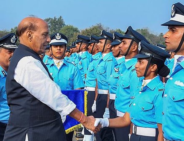 Rajnath Singh arrived at the joint graduation parade, said - there should be a balance between traditions and innovation in the armed forces