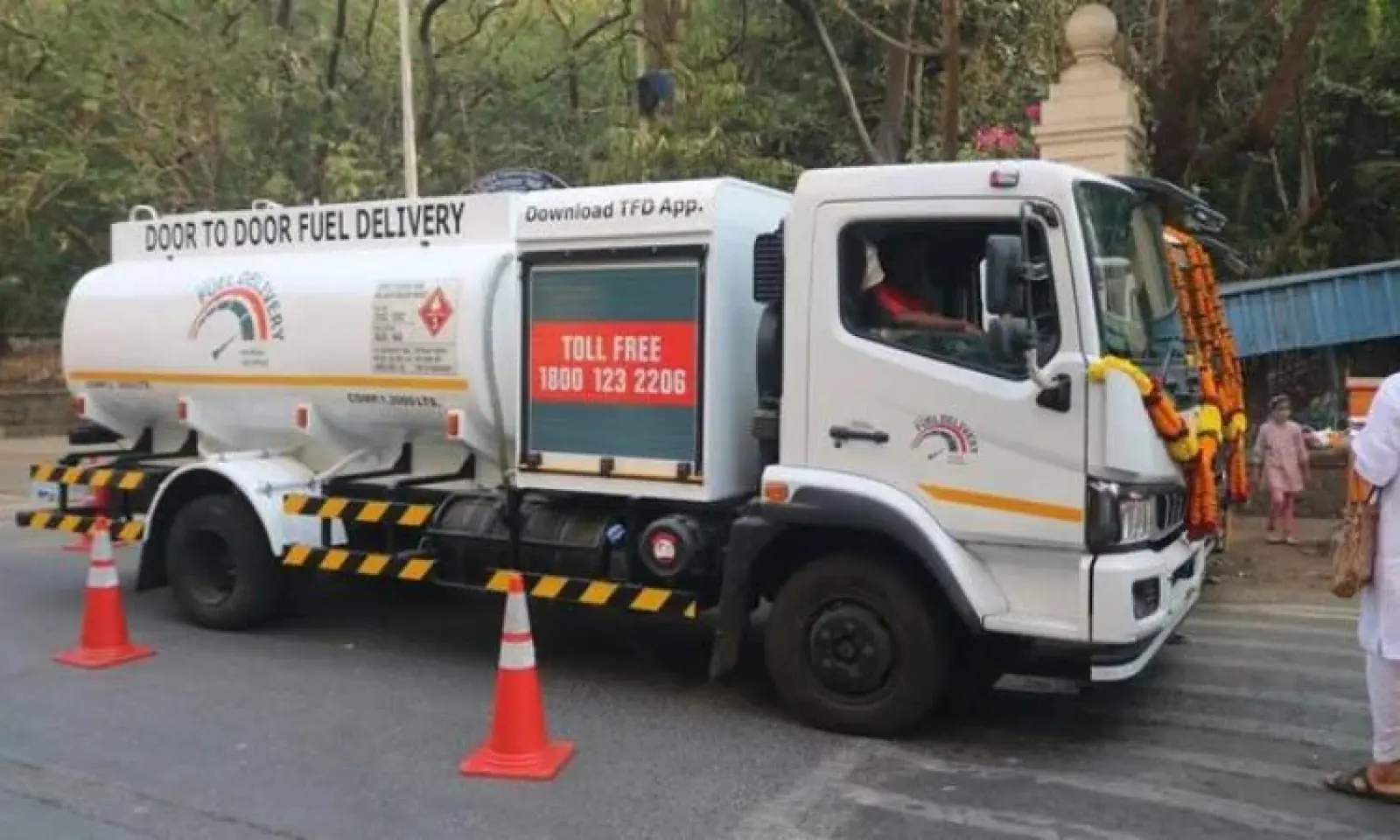 Door-to-door fuel delivery in India, order petrol, diesel online like this