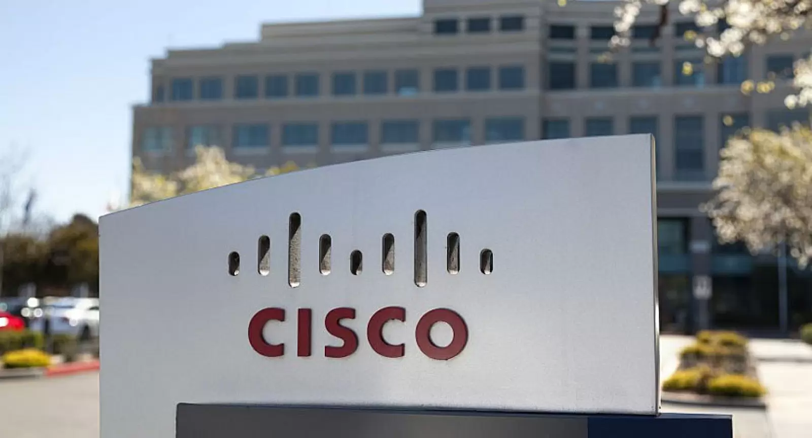 Giant networking company Cisco is going to do layoffs, thousands of employees may be laid off