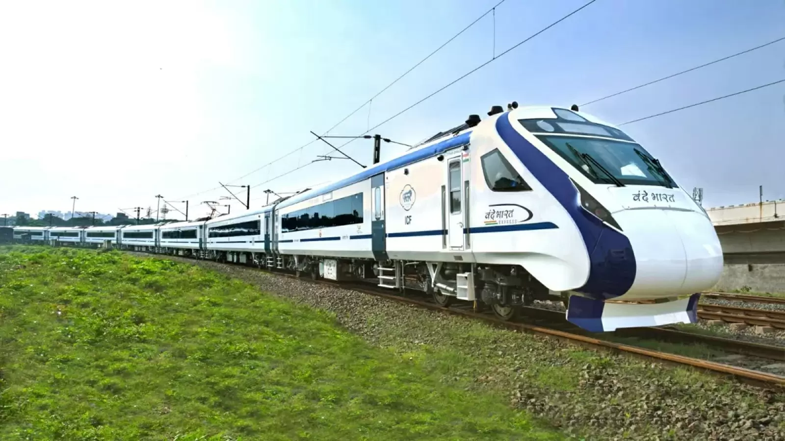Vande Bharat Express: These 10 routes will get the gift of Vande Bharat Express today, six routes will be expanded