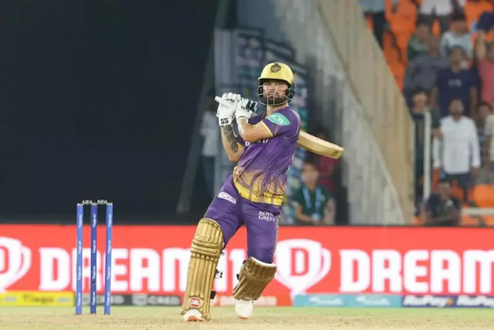 IPL 2024: After the match, Virat gave his bat to Rinku Singh, KKR star said thanks for this