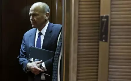 Amid a security crisis, Boeing will restructure management and CEO Dave Calhoun will step down