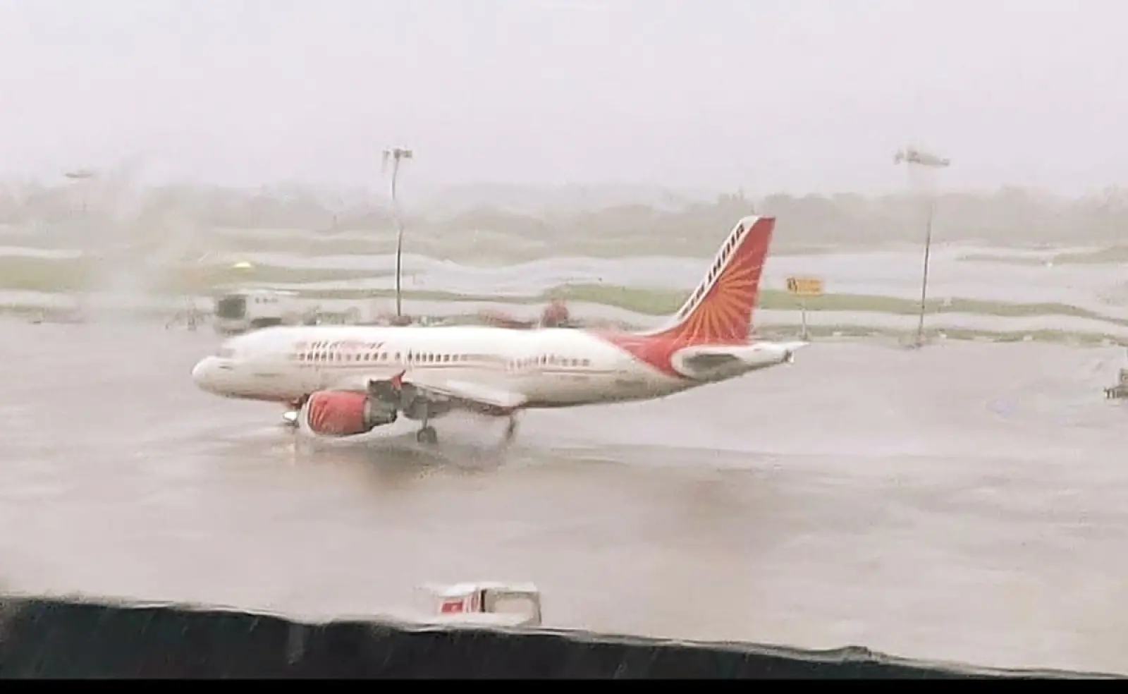 25 flights at Delhi Airport were rerouted due to the bad weather, and a strong storm and rain caused daytime darkness