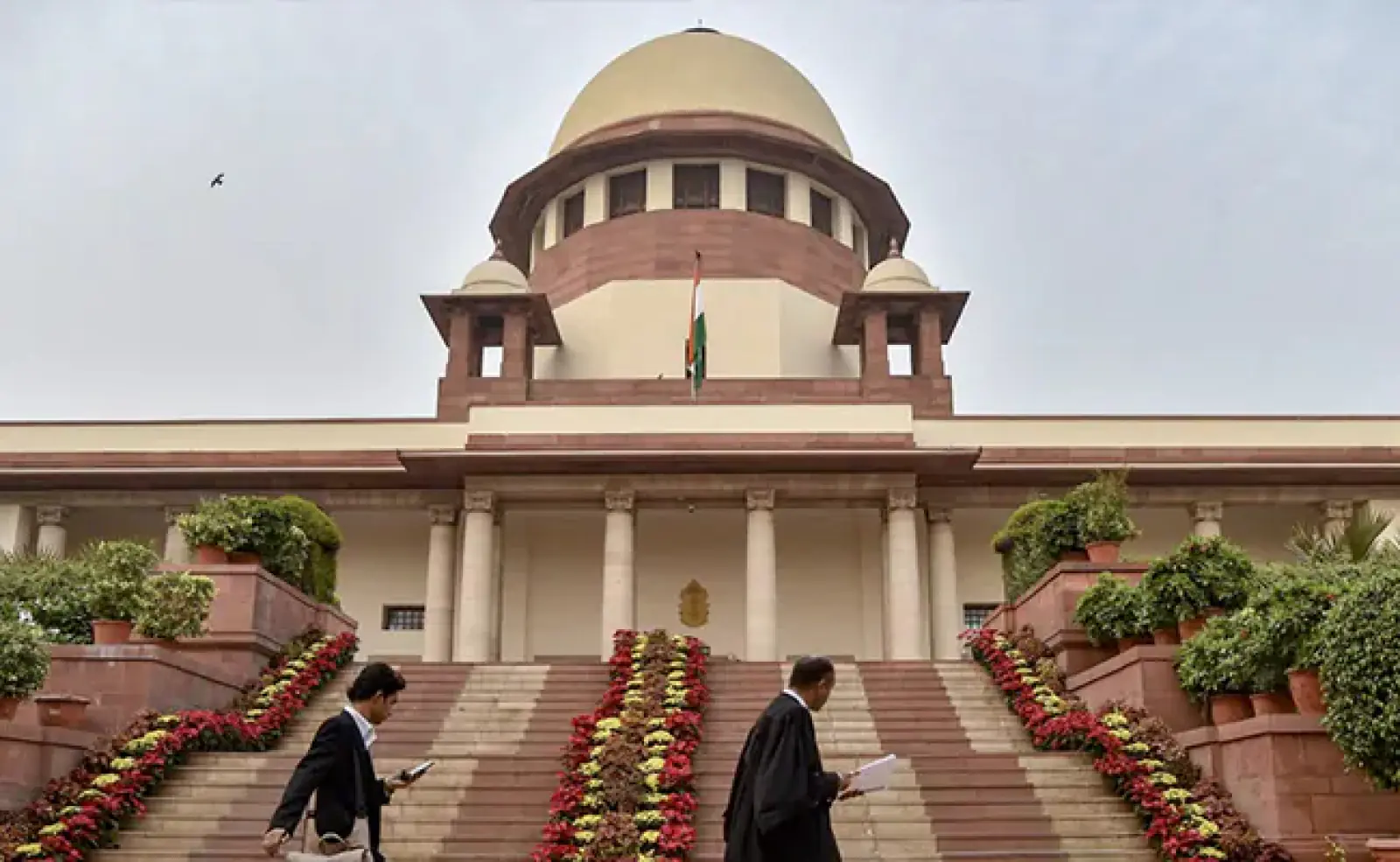 SC Bar Association writes letter to Chief Justice demanding installation of statue of country's first President and CJI in Supreme Court premises