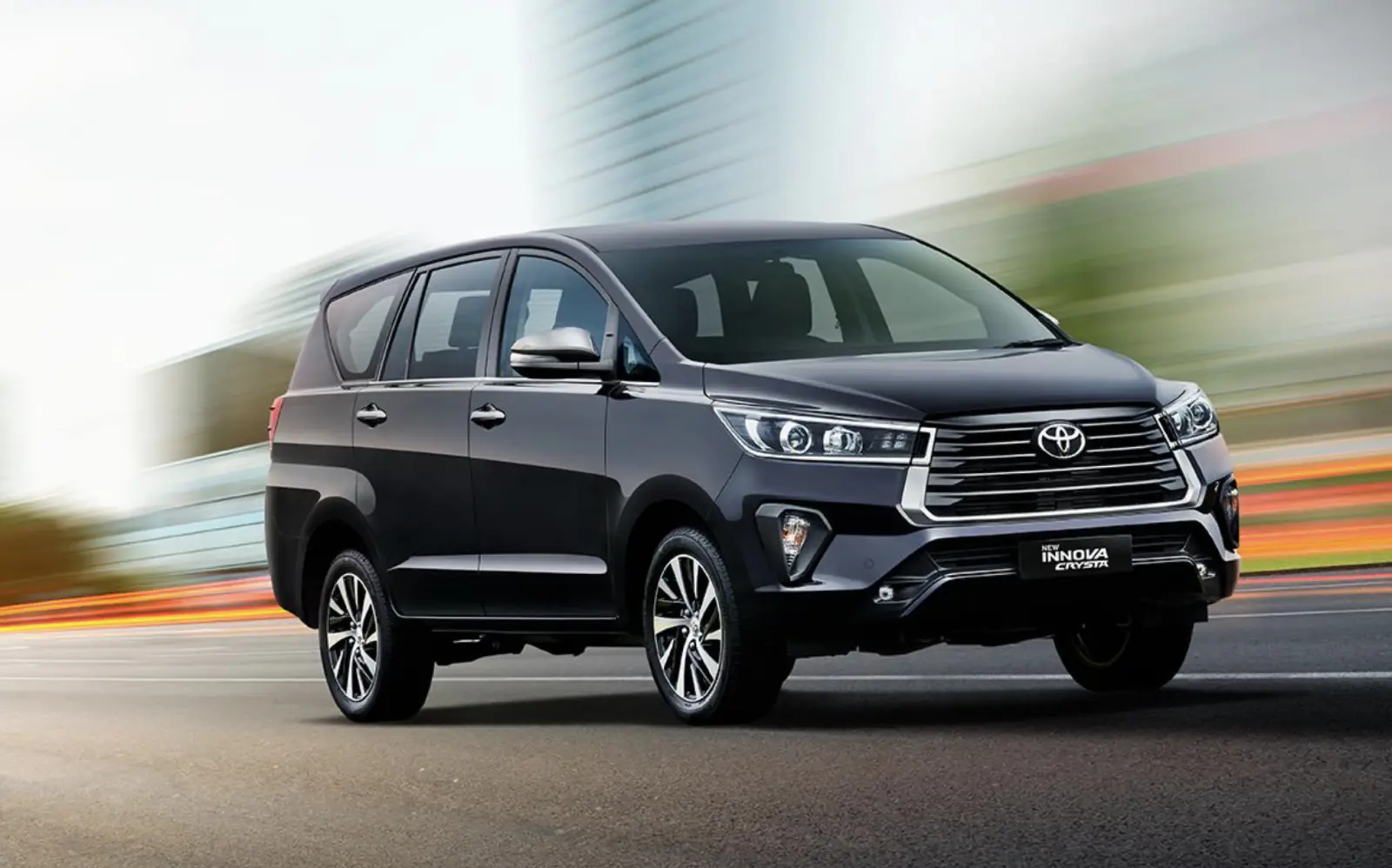 Booking of Toyota's powerful MPV was temporarily stopped after just one month, know the reason
