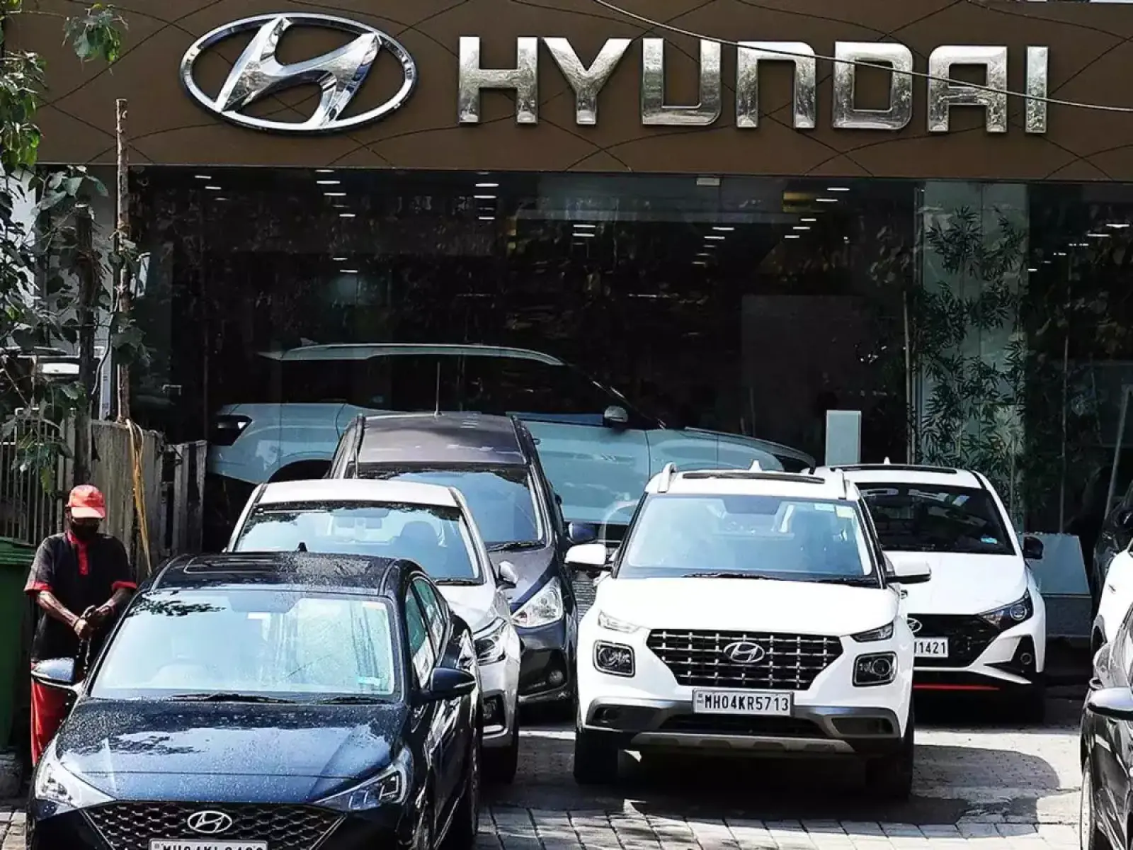 Hyundai will bring the country's largest IPO to raise three billion dollars, preparing to overtake LIC
