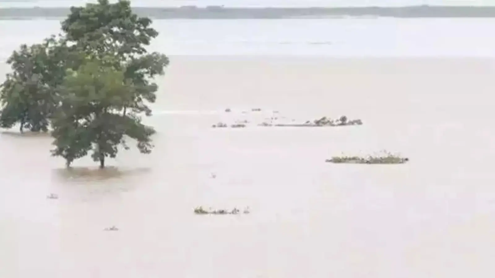 Flood situation in Nagaon, Assam is serious, about 30,000 people affected; PM Modi assured help