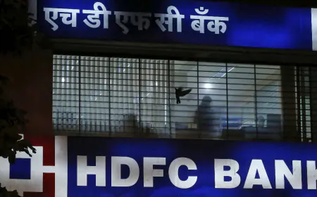 Heavy selling in HDFC Bank shares, stock fell more than 4 percent after this information