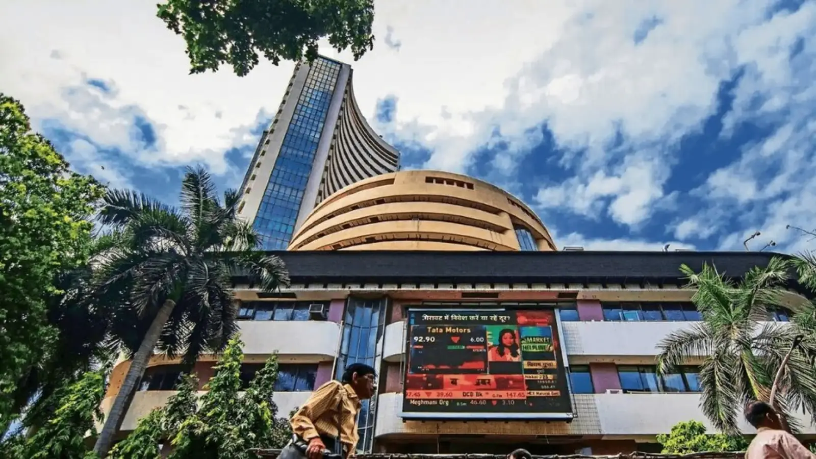 Sensex rose 300 points in early trade, crossed 82,000 for the first time, new record for Nifty