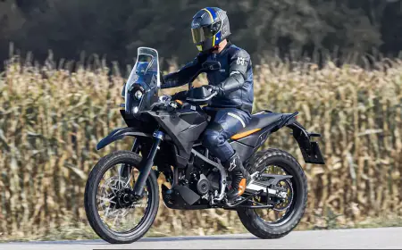 KTM 390 Adventure Enduro spotted again during testing, single-piece seat will be available instead of split