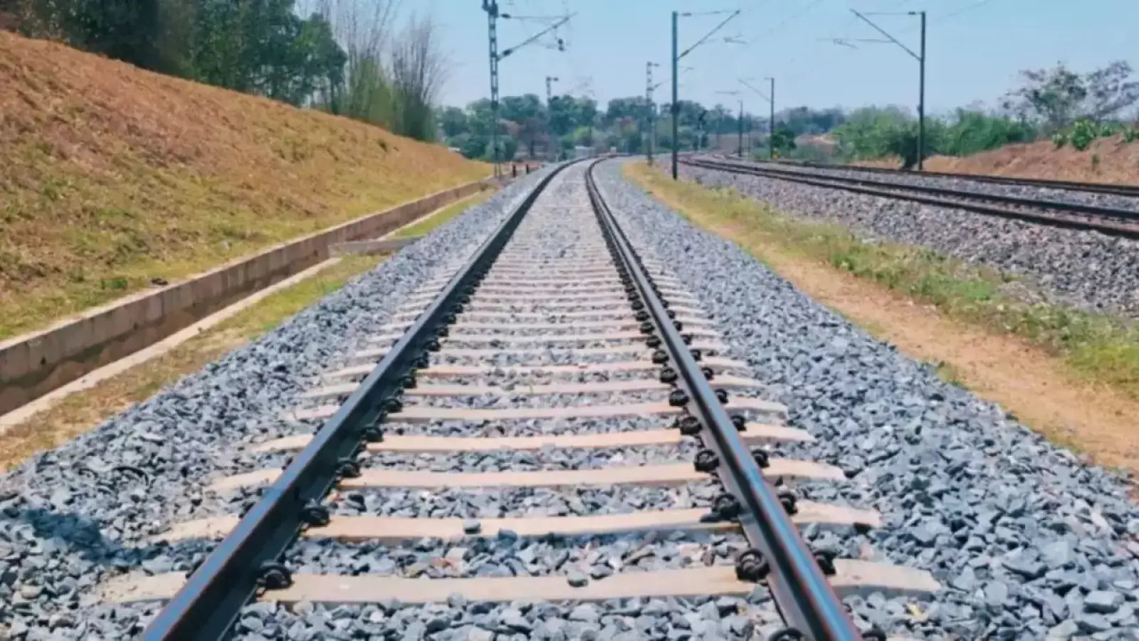 New rail line between Mumbai and Indore with Rs 18,000 crore; six districts will benefit