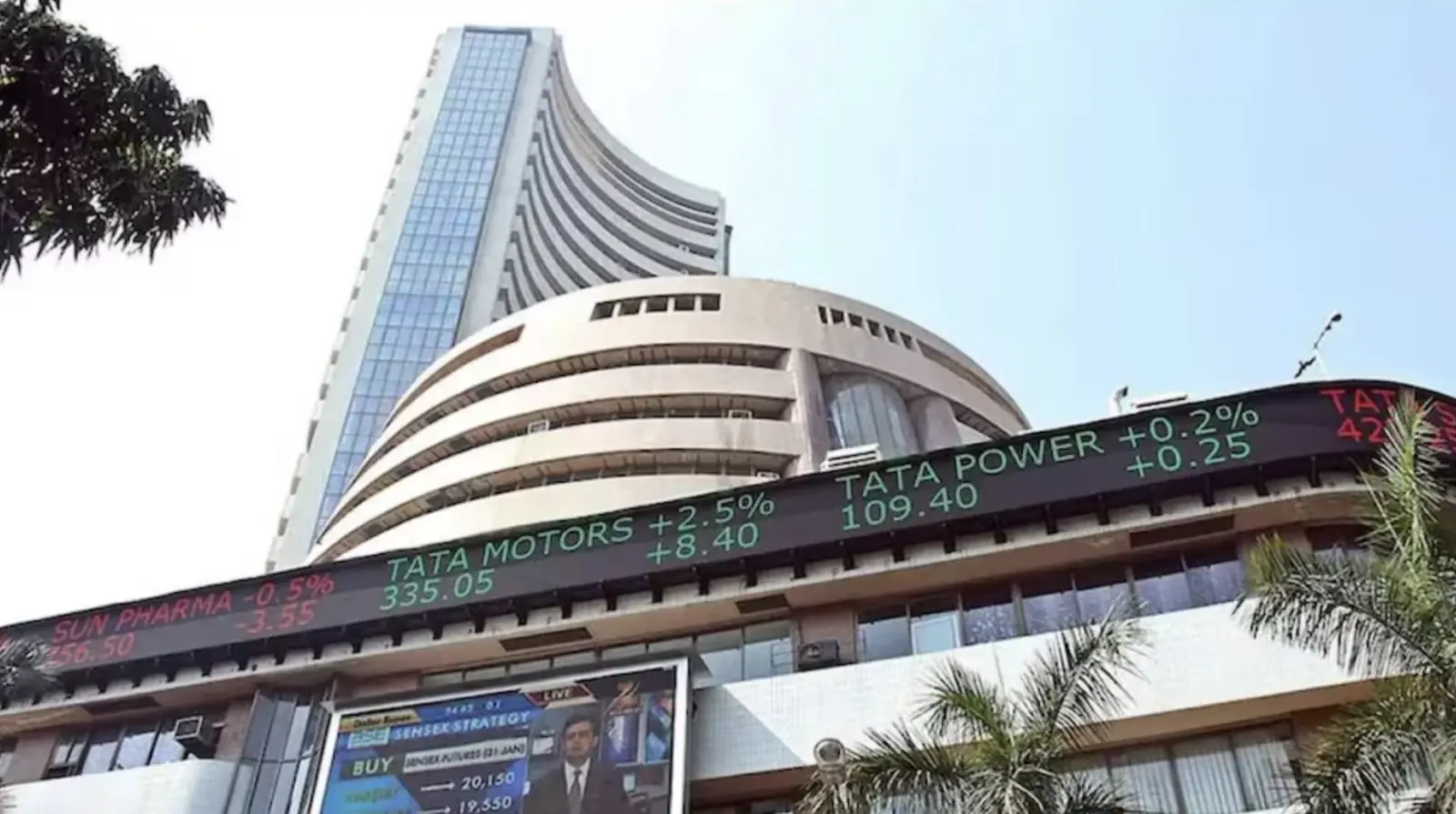 Stock market at new high after sluggish start; Sensex climbs 90 points, Nifty closes above 25400