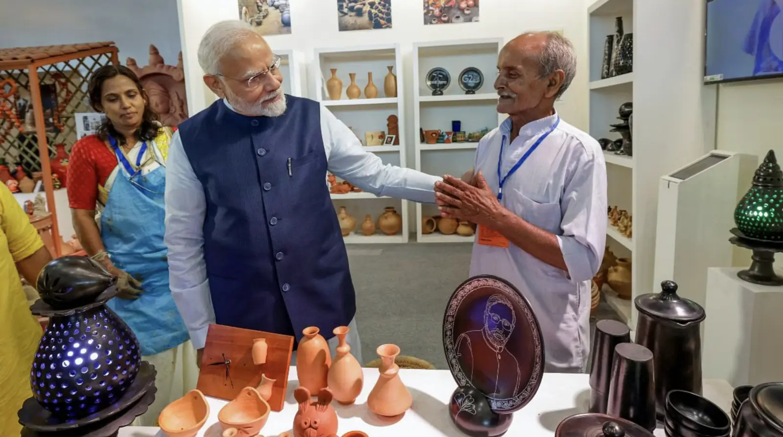 PM visited the exhibition during the Vishwakarma program, also met the beneficiaries