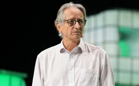 AI's godfather Geoffrey Hinton gets Nobel Prize in Physics; Descibes AI as a danger to humans