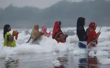 Yamuna is full of toxic foam; Question of Purvanchalis that how will they celebrate Chhath