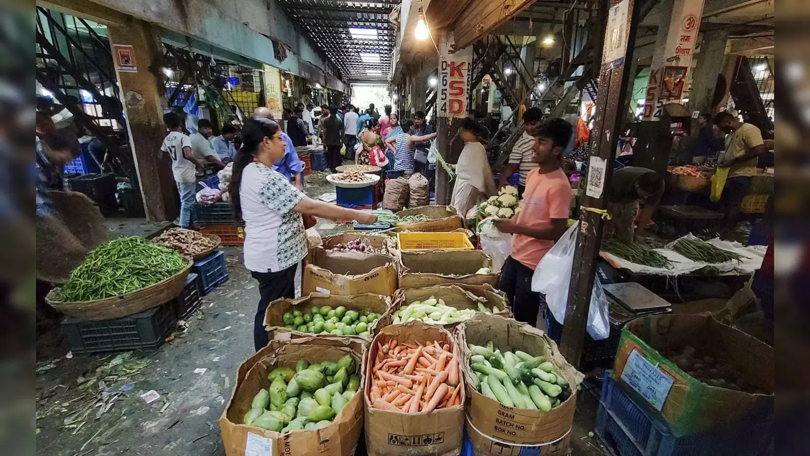 Wholesale inflation also rose to 2.36% in October, the effect of rising prices of food items