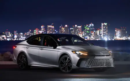 Toyota's new generation luxury sedan car will get hybrid technology and great features is launching soon