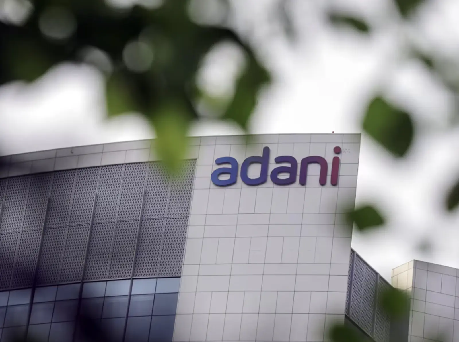 Sanghi Industries shares fell by 13% by Adani Group's big decision