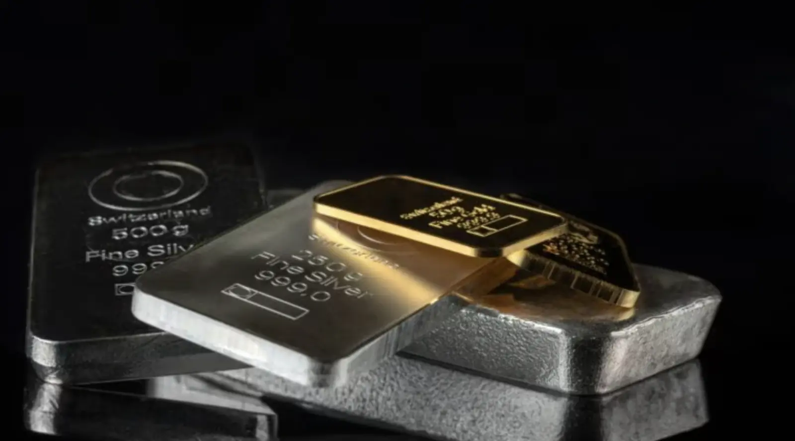 Gold Silver Price: Gold fell by Rs 340 to Rs 87960 per 10 grams, silver strengthened by Rs 600