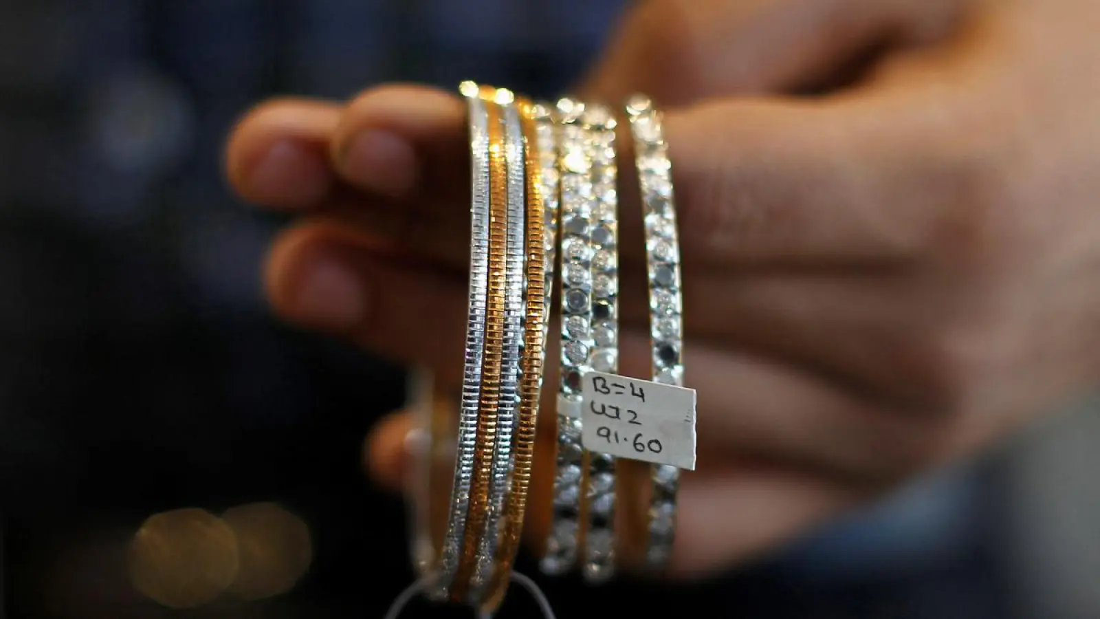 Government bans import of platinum alloy, importers will now have to take approval from DGFT