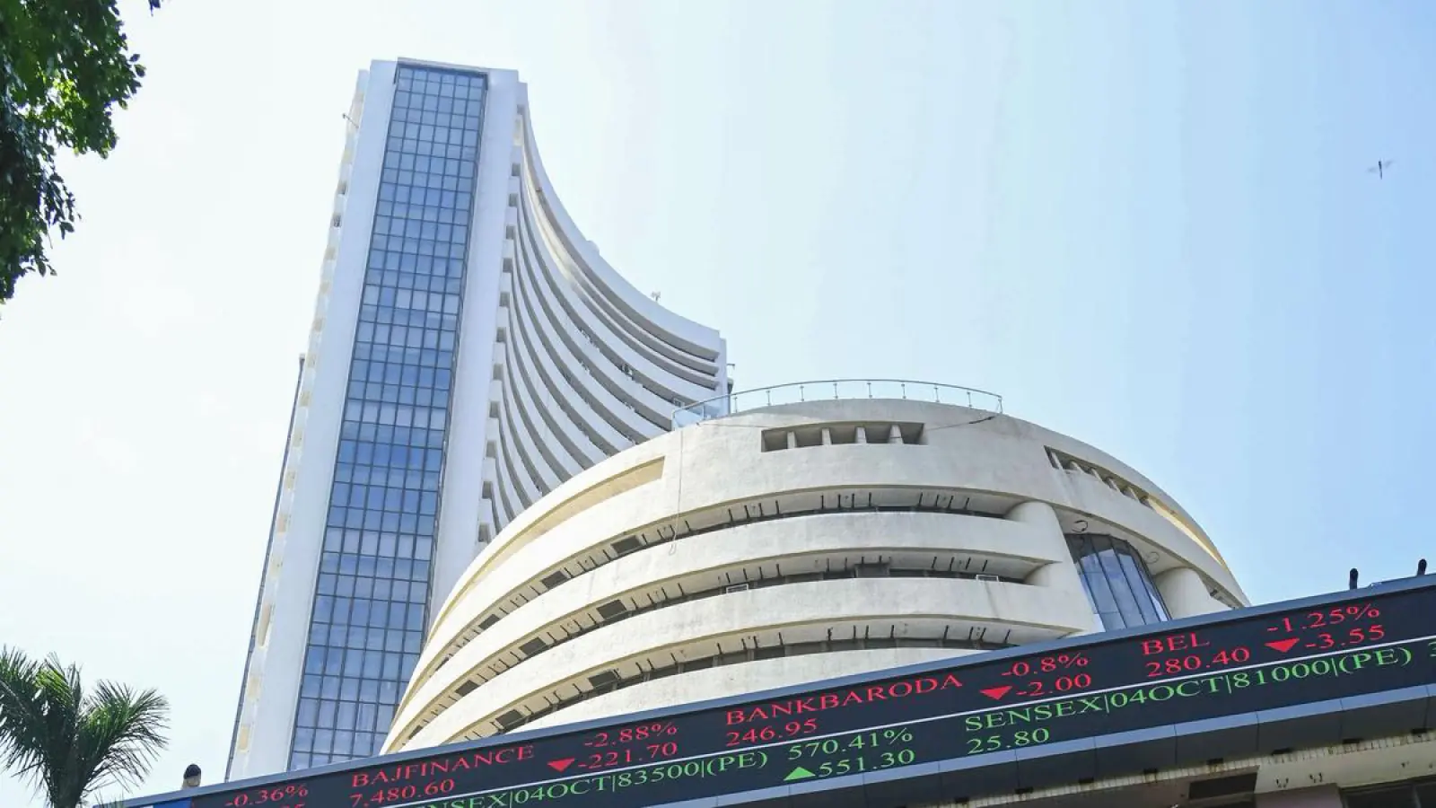Greenery continues in the stock market; Sensex climbs 267 points, Nifty crosses 23250