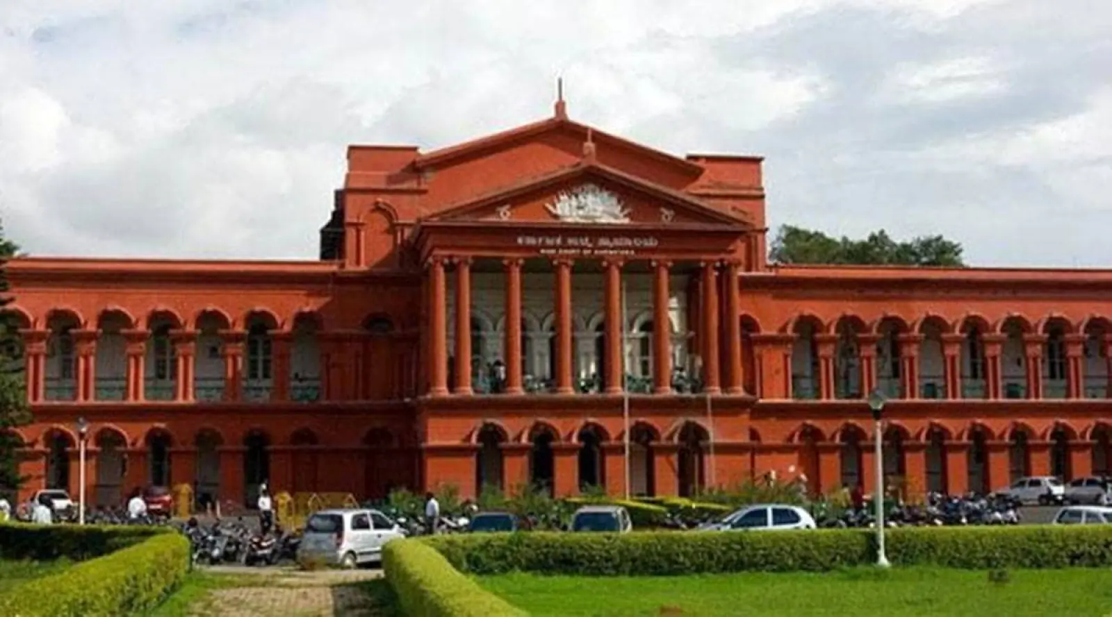 Karnataka High Court stops bank from cutting retired employee's entire pension for loan recovery, gives this direction