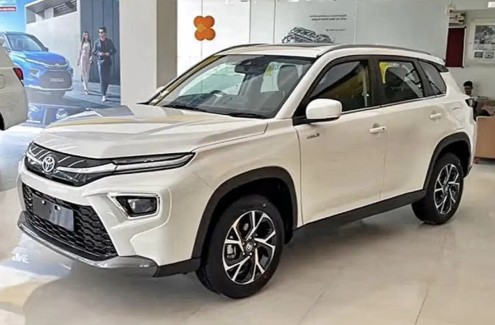 Bumper discount on this hybrid SUV of Toyota, many more offers are available