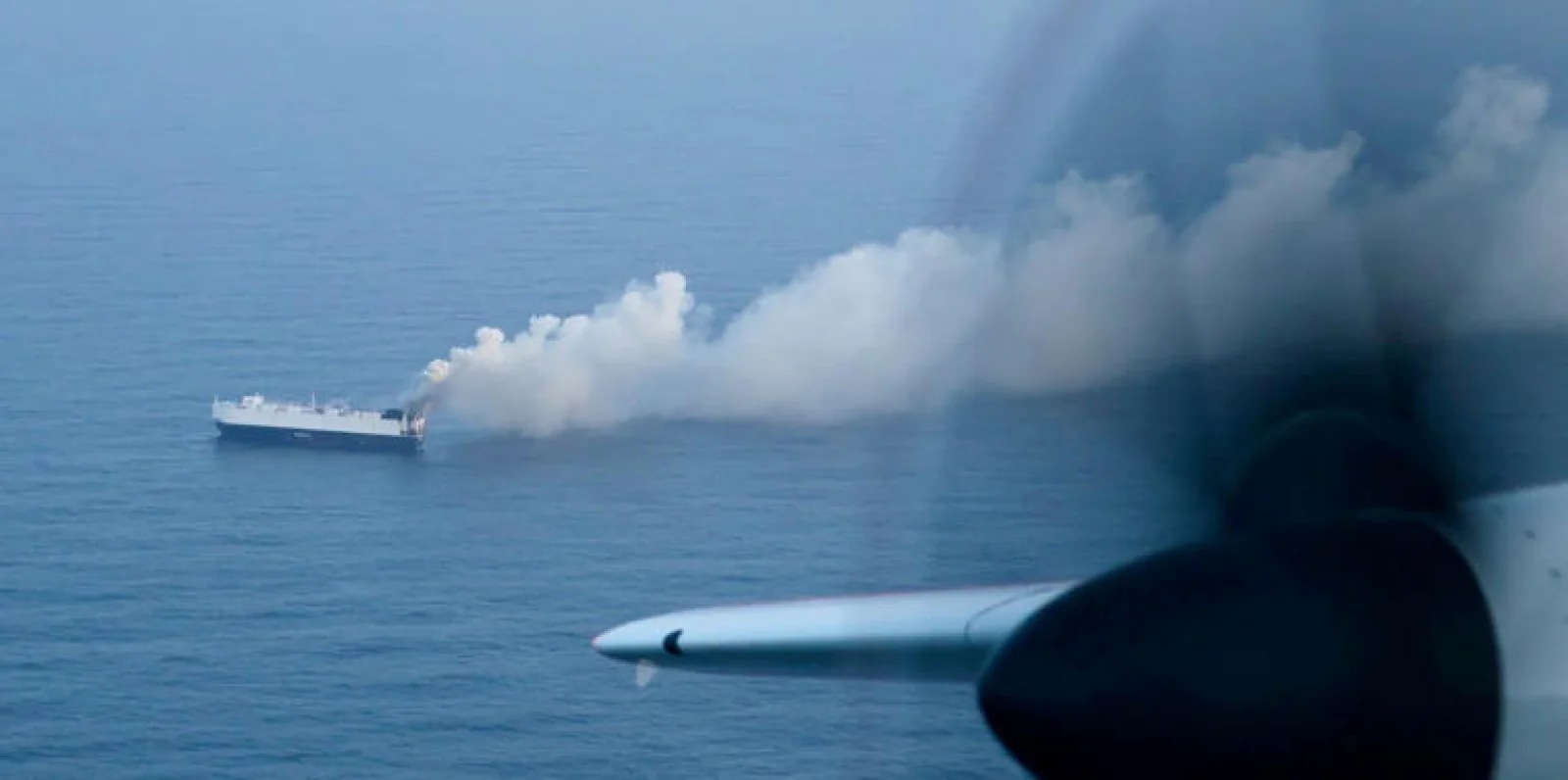 Electric cars catch fire, entire ship sinks in the sea, 3000 vehicles submerged