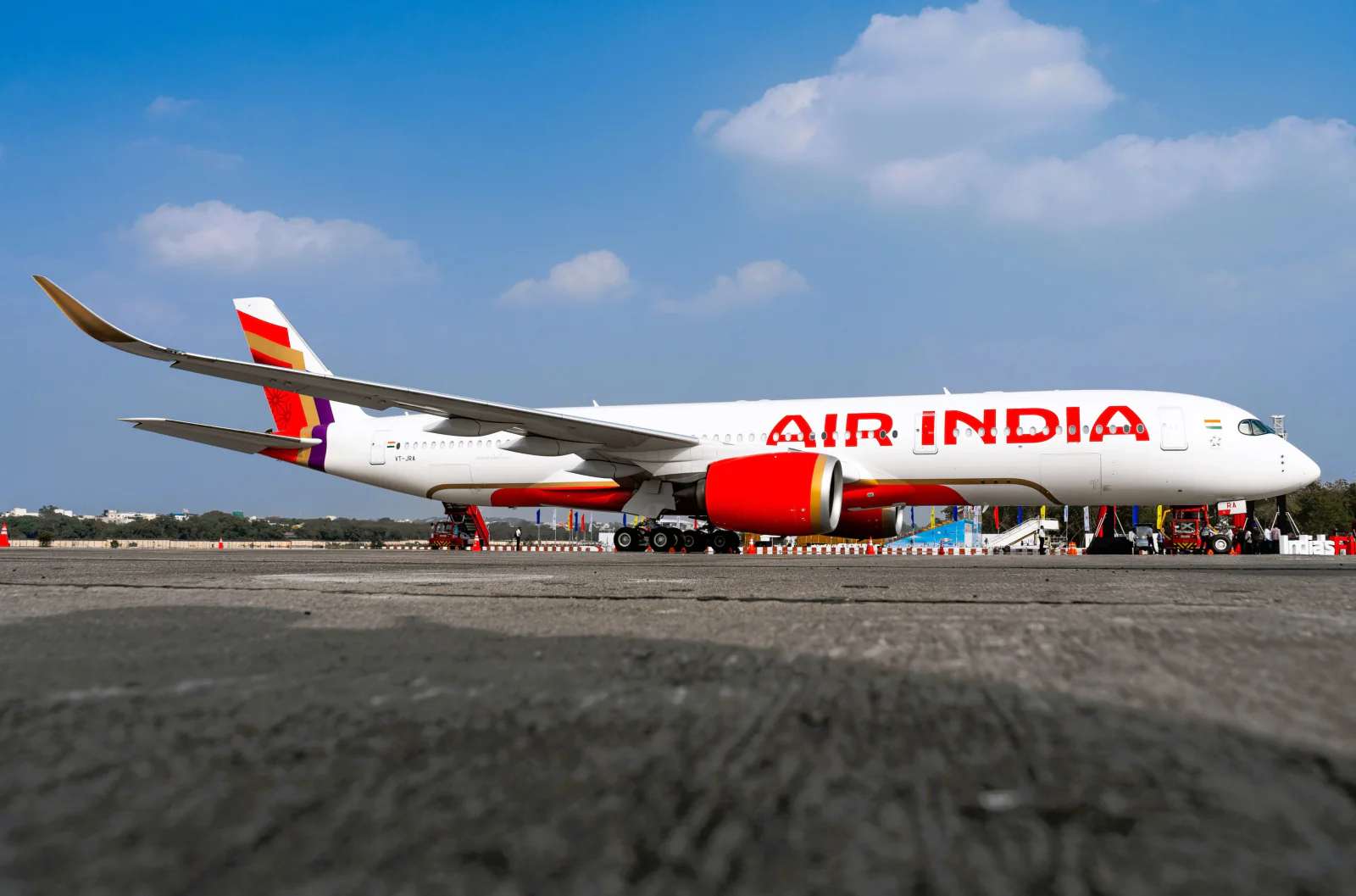 Women suddenly started fighting in the flight, created ruckus in the plane going from Delhi to Mumbai; Pilot had to return