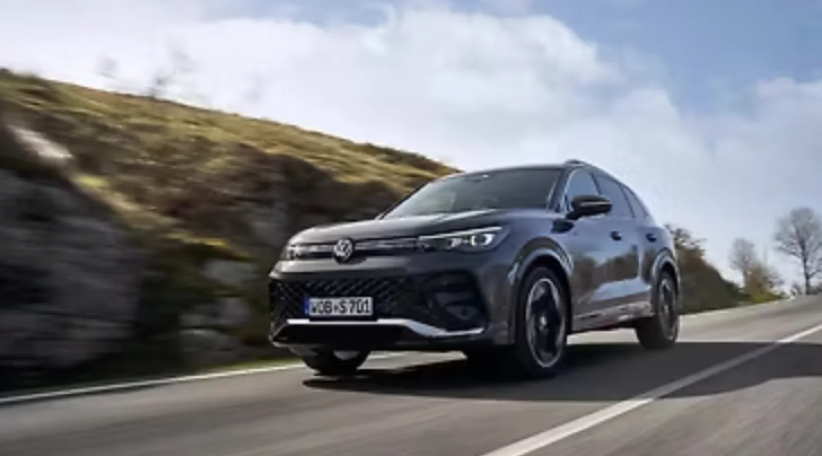 Volkswagen Tiguan R-Line is available on big discount of up to 3 lakhs