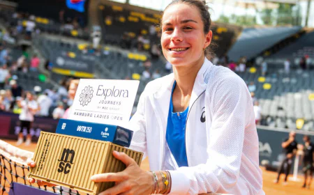 Over the Hamburg Open Tennis Tournament's victory trophy, fans made fun of the organisers