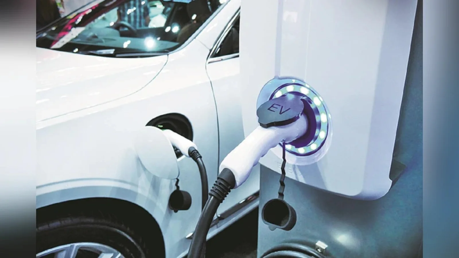 Electric car sales increased by 93.21% in a year; decline in e-two-wheelers