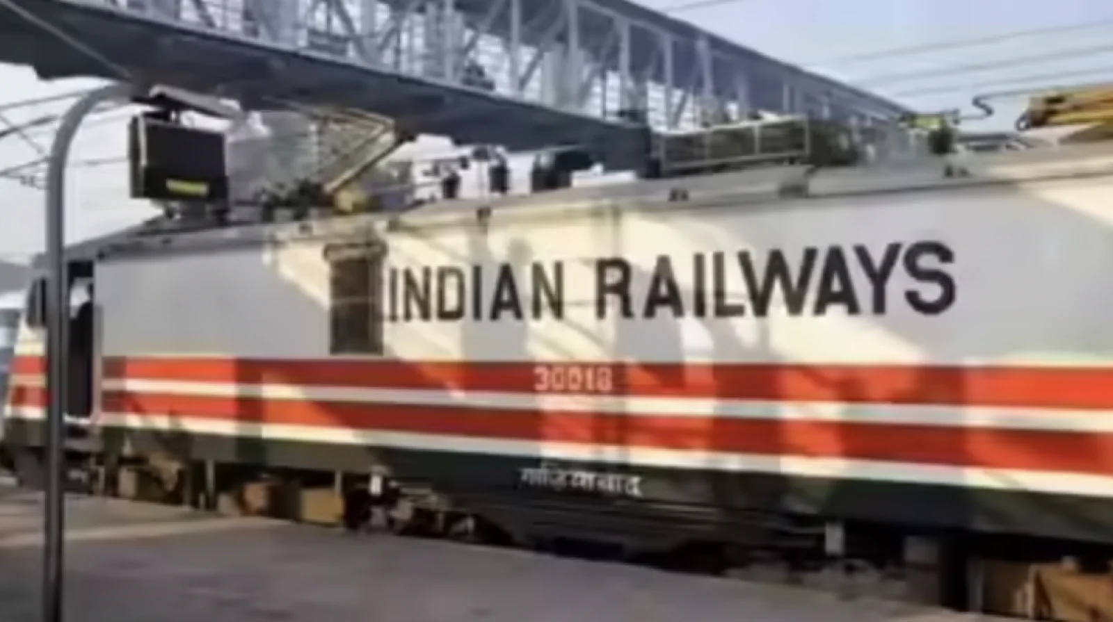 Railways to Launch M-UTS Ticketing at New Delhi Station, No More Long Queues for Unreserved Tickets