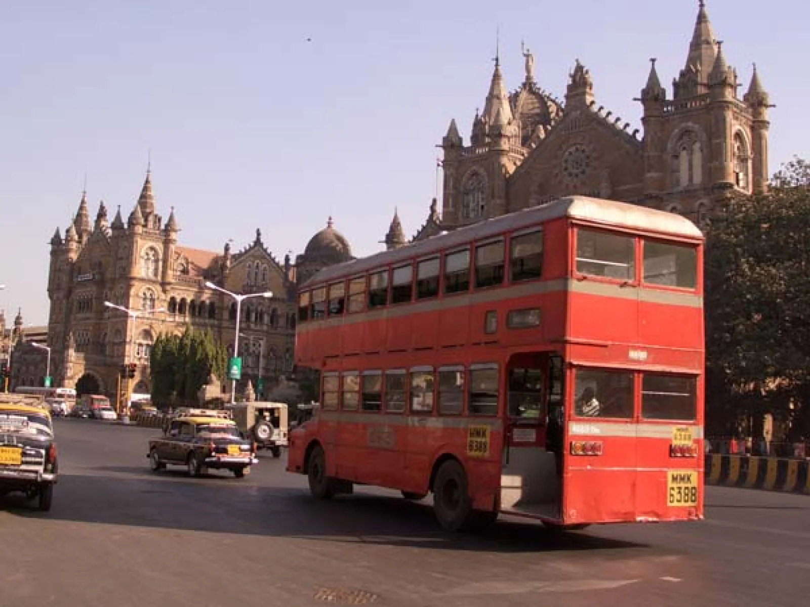 After 35 Years, Double-Decker Buses to Return on Delhi Roads for Pilot Run