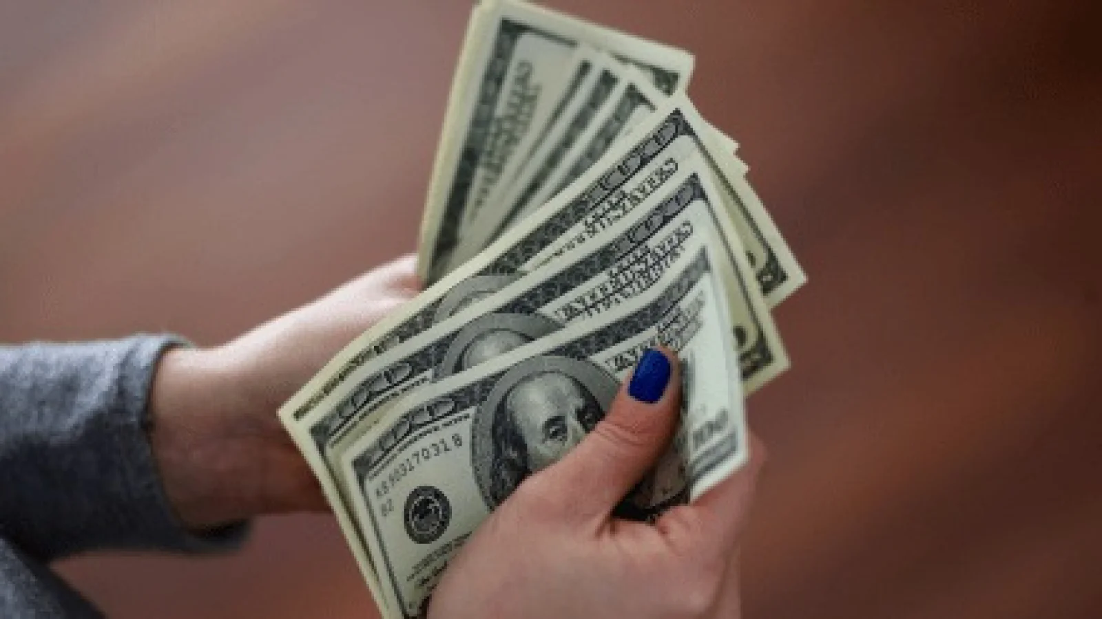 Rupee Weakens 1.6% in August; RBI Steps In with Dollar Sales