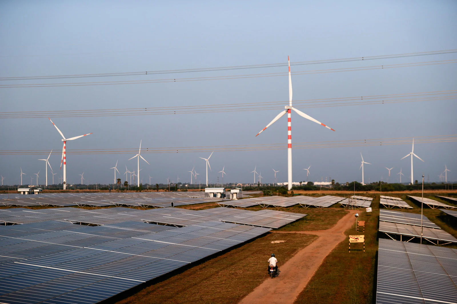India’s Renewable Energy Share Reaches 51.1%, Marks Historic Turning Point in Power Sector